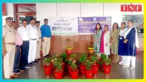 इनर व्हील क्लब ने स्वच्छता अभियान और अंतरराष्ट्रीय विश्व शांति के लिए जमशेदपुर रेलवे विभाग के साथ मिलकर की पहल । 4 इनर व्हील क्लब ने स्वच्छता अभियान और अंतरराष्ट्रीय विश्व शांति के लिए जमशेदपुर रेलवे विभाग के साथ मिलकर की पहल ।
