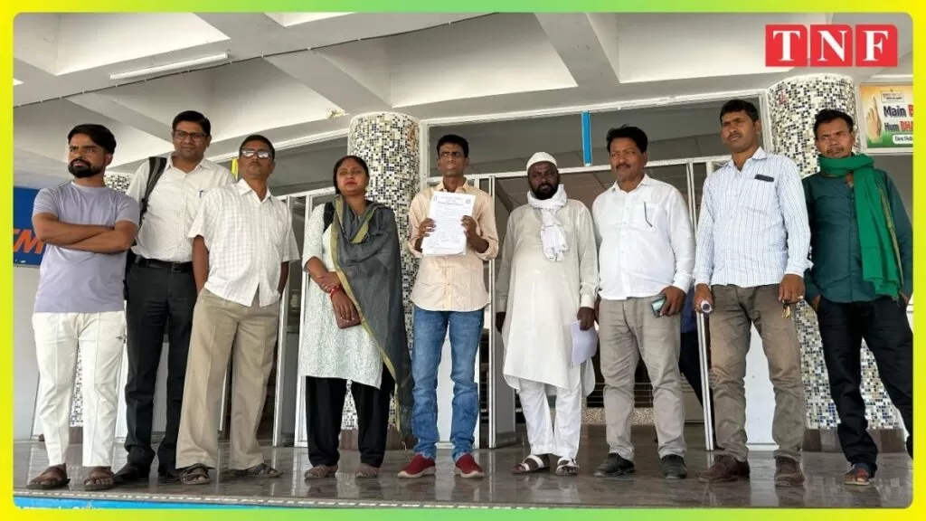 गिरिडीह, पचम्बा फोर लेन की धीमी प्रगति और धूलकण से परेशान जनता, राजेश सिन्हा ने सौंपा ज्ञापन, 12 अप्रैल को सड़क पर उतरने की चेतावनी 5 THE NEWS FRAME