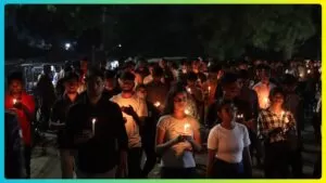 Pahalgam Terror Attack : рдкрд╣рд▓рдЧрд╛рдо рдЖрддрдВрдХреА рд╣рдорд▓реЗ рдХреЗ рдкреАрдбрд╝рд┐рддреЛрдВ рдХреЗ рдкреНрд░рддрд┐ рдПрдХрдЬреБрдЯрддрд╛ рдореЗрдВ рдПрдирдЖрдИрдЯреА рдЬрдорд╢реЗрджрдкреБрд░ рдЫрд╛рддреНрд░ рдкрд░рд┐рд╖рдж рджреНрд╡рд╛рд░рд╛ рдореМрди рдХреИрдВрдбрд▓ рдорд╛рд░реНрдЪ рдХрд╛ рдЖрдпреЛрдЬрди 4 THE NEWS FRAME