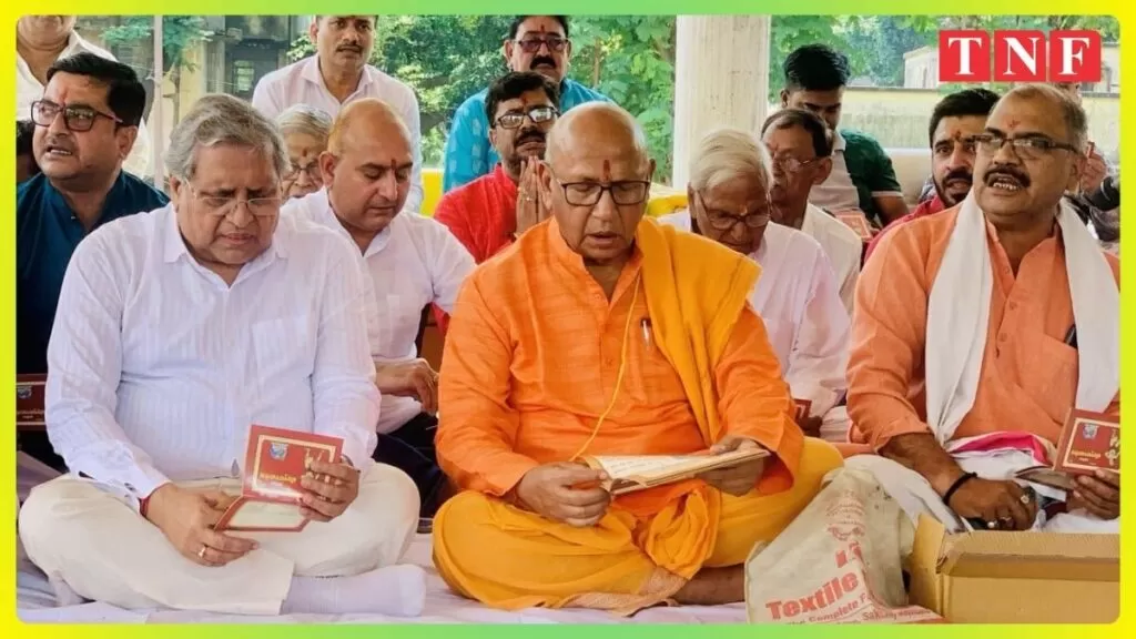 श्री लक्ष्मीनारायण मंदिर में 108 बार हनुमान चालीसा का हुआ पाठ, हजारों लोग हुए पाठ में शामिल 4 THE NEWS FRAME
