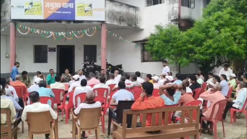 जमुआ थाना में आगामी दुर्गा पूजा को लेकर शांति समिति की बैठक 5 THE NEWS FRAME