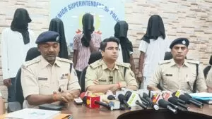 मानगो पुलिस की बड़ी कार्रवाई: बाइक चोरी गिरोह का भंडाफोड़, 8 मोटरसाइकिल बरामद, 5 गिरफ्तार 5 THE NEWS FRAME