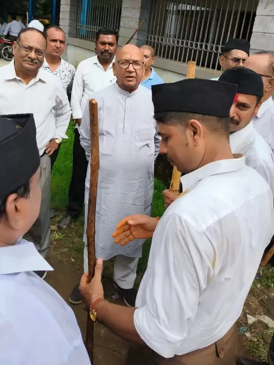 संघ के पथ संचलन में शामिल हुए सरयू राय 4 THE NEWS FRAME