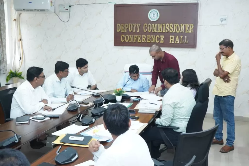 चाईबासा में जिला स्तरीय अनुकंपा नियुक्ति समिति की हुई बैठक