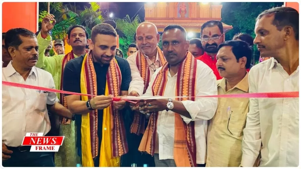 कदमा शास्त्रीनगर दुर्गा पूजा कमिटी, कदमा उत्कल दुर्गा पूजा कमिटी के दुर्गा पूजा पंडाल का पूर्व मंत्री बन्ना गुप्ता ने पूजा अर्चना कर किया उद्घाटन. 4 THE NEWS FRAME