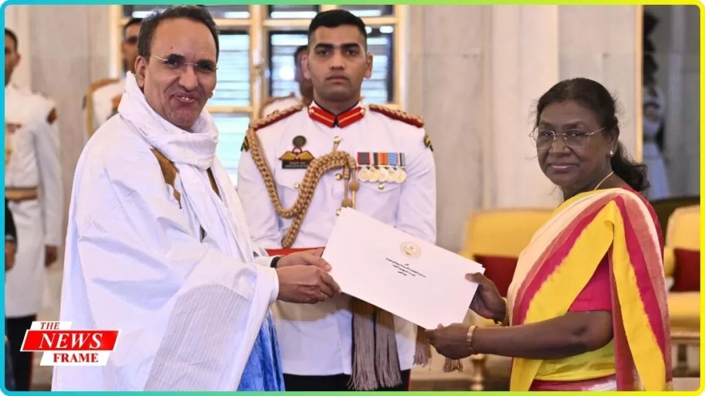 चार देशों के राजदूतों ने राष्ट्रपति को अपने परिचय पत्र प्रस्तुत किए 3 THE NEWS FRAME