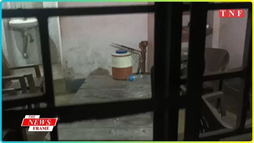 मानगो में सनसनी: साजन मिश्रा और सोनू शर्मा के बीच विवाद ने लिया उग्र रूप, ट्रांसपोर्ट ऑफिस में तोड़फोड़ 6 ट्रांसपोर्ट ऑफिस में तोड़फोड़, खिड़की-दरवाजे के शीशे टूटे