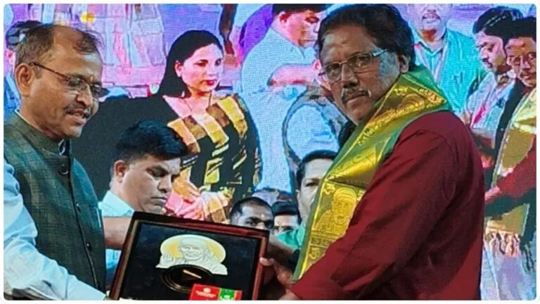 शिर्डी में पहली बार हुआ इंटरनेशनल सोशल मीडिया समिट 2025: जमशेदपुर के साई भक्त रवि शंकर केपी को मिला विशेष सम्मान 12 शिर्डी में पहली बार हुआ इंटरनेशनल सोशल मीडिया समिट 2025: जमशेदपुर के साई भक्त रवि शंकर केपी को मिला विशेष सम्मान