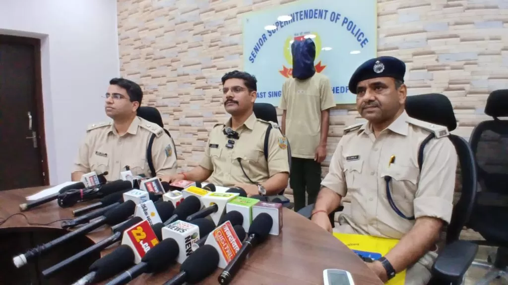 जमशेदपुर पुलिस की बड़ी सफलता – भानु मांझी गिरोह का सक्रिय सदस्य हथियार के साथ गिरफ्तार 4 THE NEWS FRAME