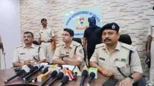 बिष्टुपुर डी.सी. लाउंज सैलून में तोड़फोड़ प्रकरण का पुलिस ने किया उद्भेदन – आरोपी गिरफ्तार 5 THE NEWS FRAME