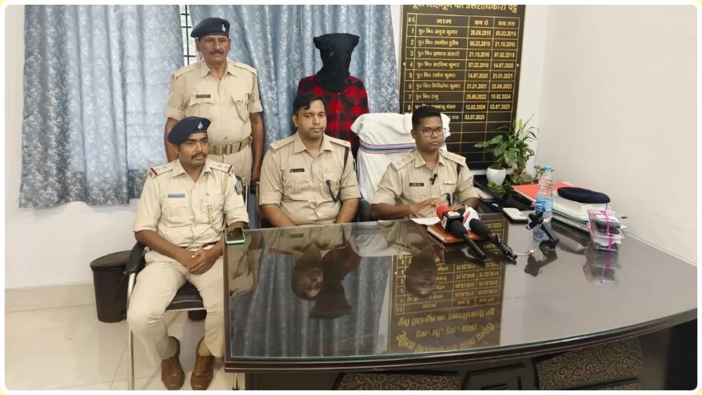लूट की वारदात, त्वरित कार्रवाई, अपराधी मोबाइल और बाइक सहित गिरफ्तार 4 THE NEWS FRAME