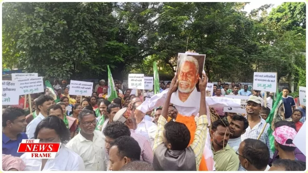 झामुमो ने भाजपा नेताओं के खिलाफ जताया रोष, शवयात्रा निकाली और पुतले फूँके 4 THE NEWS FRAME