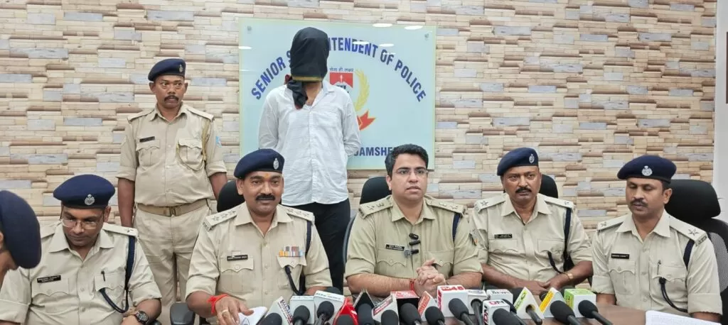 भूईयाडीह फायरिंग कांड का खुलासा: पुलिस मुठभेड़ में शूटर रवि महानंद घायल, अकाश सिंह उर्फ लालू गिरफ्तार 4 THE NEWS FRAME