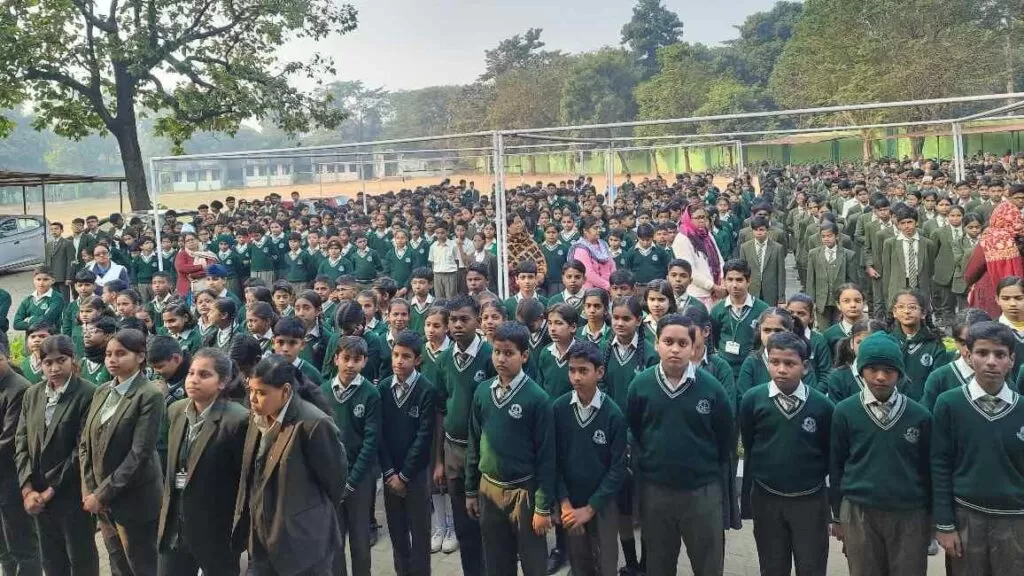 पूर्व सैनिकों ने विद्यार्थियों को सुनाई 1971 के युद्ध की वीरगाथा, देशभक्ति के नारों से गूंजा वातावरण 3 THE NEWS FRAME