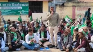 हजारीबाग रोड स्टेशन पर JMM का एकदिवसीय धरना, 6 सूत्री मांगों को लेकर सैकड़ों लोगों की भागीदारी, रेलवे प्रशासन को ज्ञापन भी सौंपा गया 5 THE NEWS FRAME