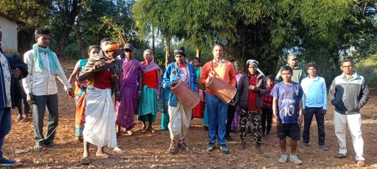 मांदर – नगाड़ों की गूंज में डूबा लांजी गांव, आदिवासी समाज ने धूमधाम से मनाया मागे पर्व