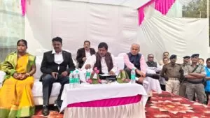 पूर्वी सिंहभूम दौरे पर वित्त आयोग अध्यक्ष, सबर आदिम जनजाति गांव में योजनाओं की समीक्षा 4 THE NEWS FRAME