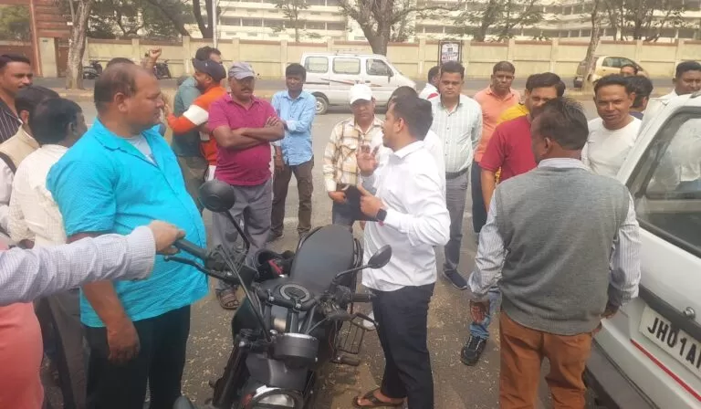 स्कूल वाहन हड़ताल टली, निष्पक्ष जांच के आश्वासन के बाद कल से सेवाएं बहाल
