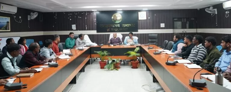 स्वच्छ भारत मिशन तथा जल जीवन मिशन योजना अंतर्गत संचालित योजनाओं की समीक्षात्मक बैठक