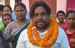 मानगो नगर निगम के वार्ड संख्या 9 में प्रत्याशी राखाल सोरेन का जनसंपर्क एवं प्रचार-प्रसार अभियान तेज, क्षेत्रवासियों से मांगा समर्थन 5 THE NEWS FRAME