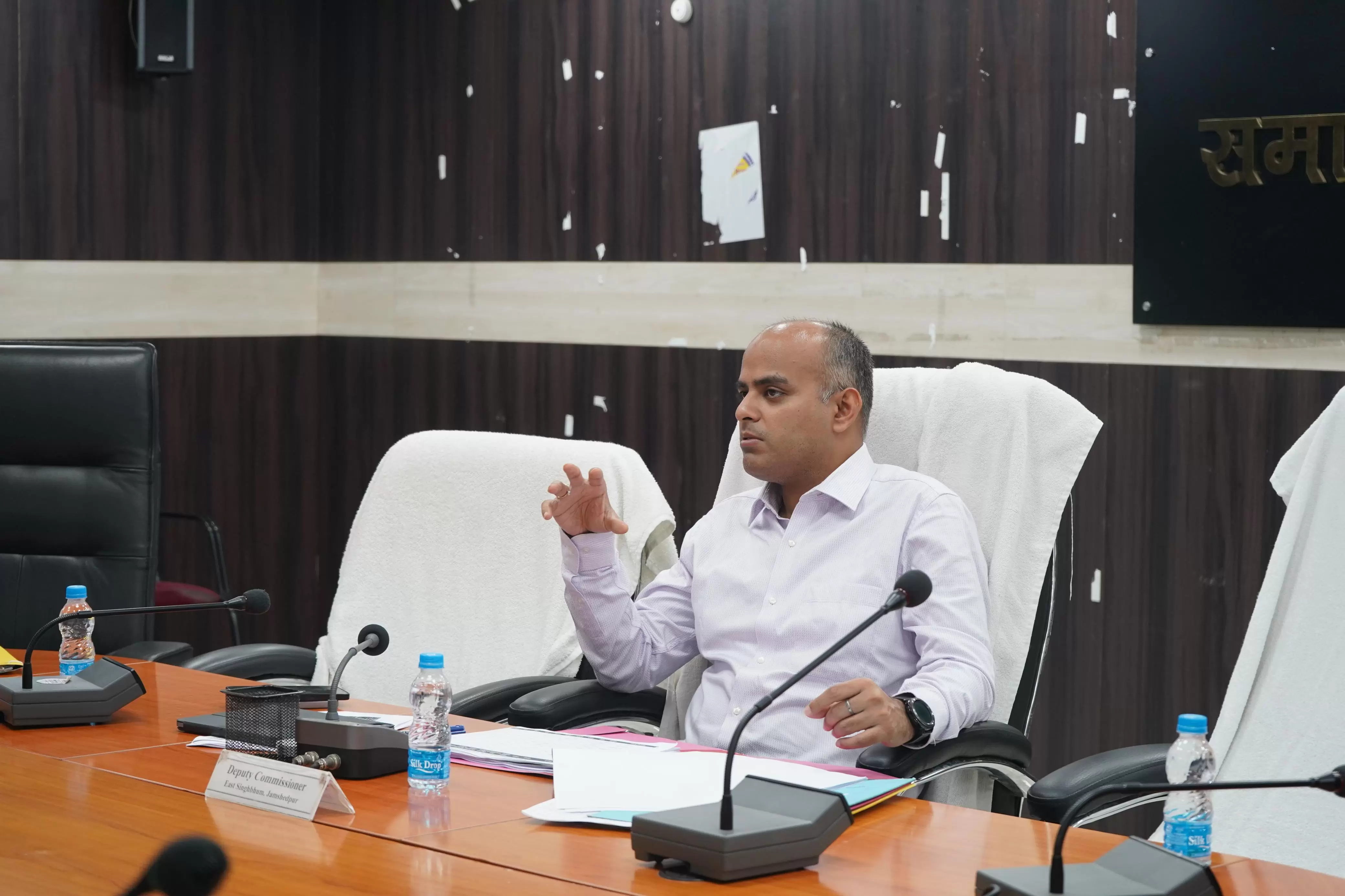 उपायुक्त श्री कर्ण सत्यार्थी की अध्यक्षता में शिक्षा विभाग की समीक्षा बैठक हजारों छात्रों को सरकारी योजनाओं से जोड़ने का निर्देश 5 THE NEWS FRAME