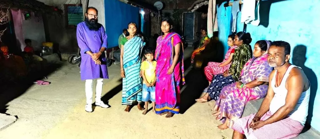 गुरुग्राम हादसे में बनगोड़ा के चार नौजवानों की मौत, पूर्व पार्षद करुणा मय मंडल ने दिया हर संभव सहयोग का भरोसा 4 THE NEWS FRAME