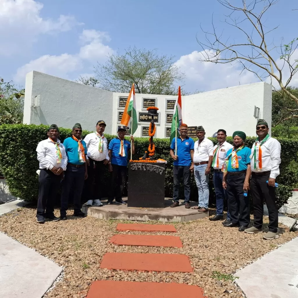 Martyr दिवस: भगत सिंह, राजगुरु, सुखदेव को शौर्यांजलि - जमशेदपुर में पूर्व सैनिकों का भावुक आयोजन 4 THE NEWS FRAME
