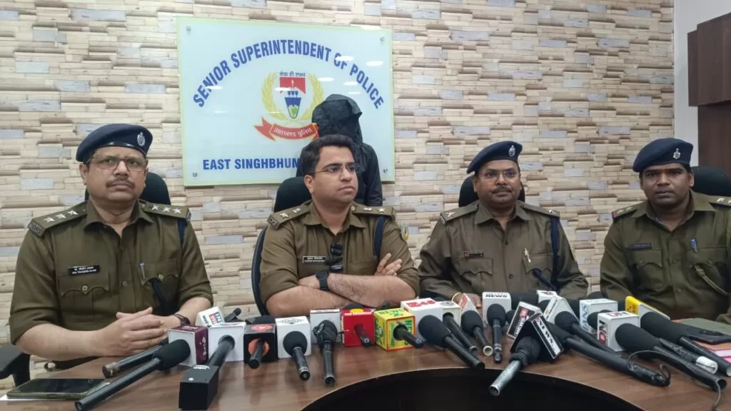 महिला से अभद्रता और मारपीट का मामला : आरोपी कन्हैया रजक गिरफ्तार, पुलिस ने त्वरित कार्रवाई कर भेजा जेल 4 THE NEWS FRAME