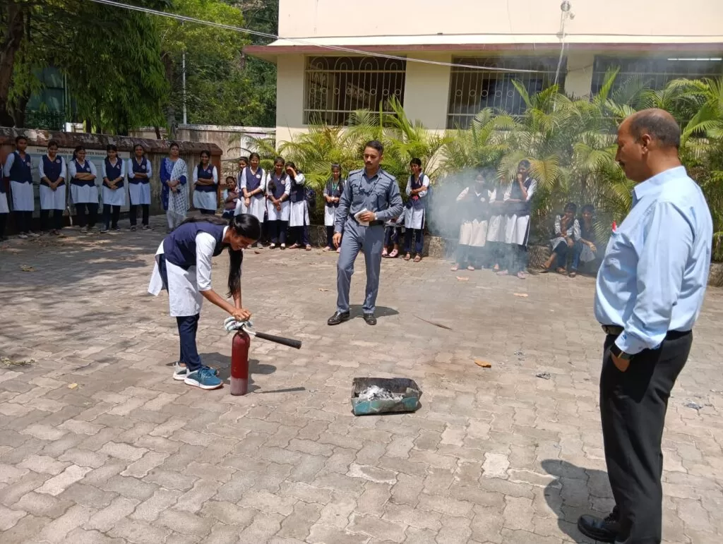 Tinplate डिवीजन के स्वयंसेवी पहल: Tinplate यूनियन महिला महाविद्यालय में अग्नि सुरक्षा जागरूकता सत्र 4 THE NEWS FRAME