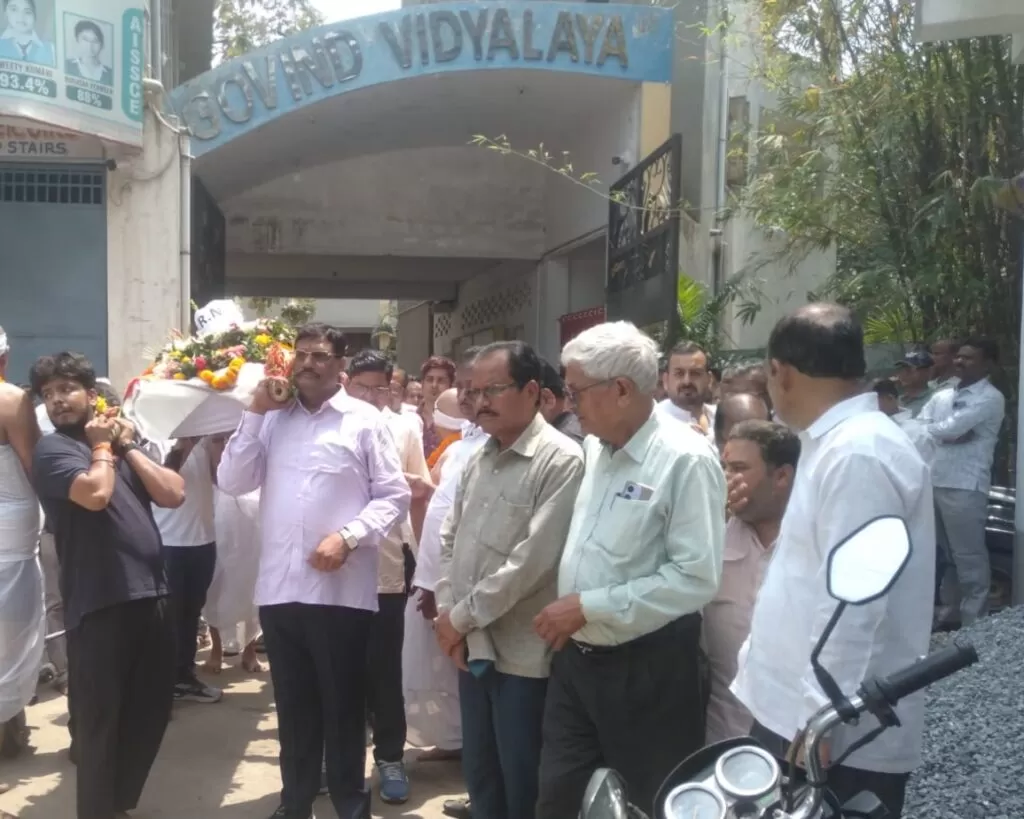 Govind विद्यालय के संस्थापक डॉक्टर बी डी शर्मा को नम आंखों से दी गई बिदाई 4 THE NEWS FRAME
