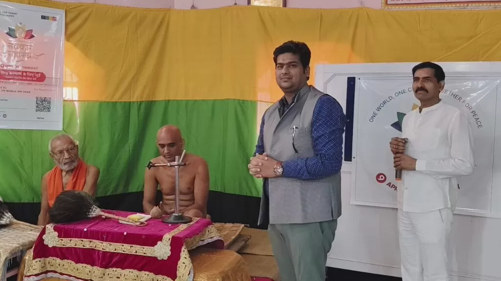 World णमोकार दिवस पर सरिया में भक्ति का संगम, सामूहिक मंत्र जाप से गूंजा दिगम्बर जैन मंदिर परिसर 4 THE NEWS FRAME