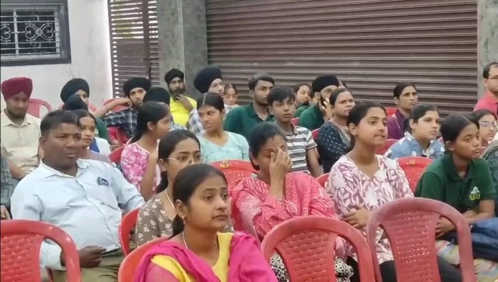 Sikh Wisdom Academy में पेरेंट्स-टीचर मीटिंग का सफल आयोजन, बच्चों के भविष्य पर हुआ सार्थक संवाद 6 THE NEWS FRAME