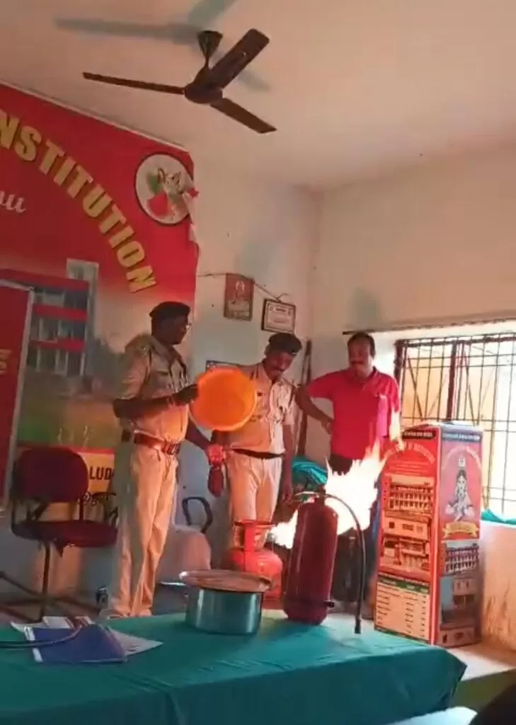 Fire fighting यंत्र प्रशिक्षण कार्यक्रम का सफल आयोजन 4 THE NEWS FRAME