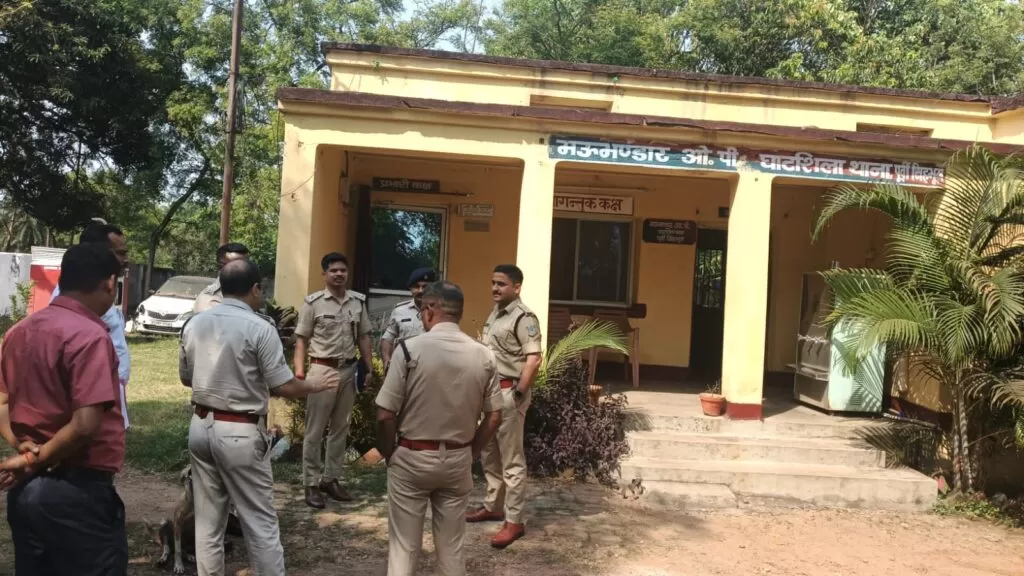 Ghatsila पुलिस बैठक 24 अप्रैल 2026 लंबित मामलों पर सख्ती, छापामारी के निर्देश 4 THE NEWS FRAME