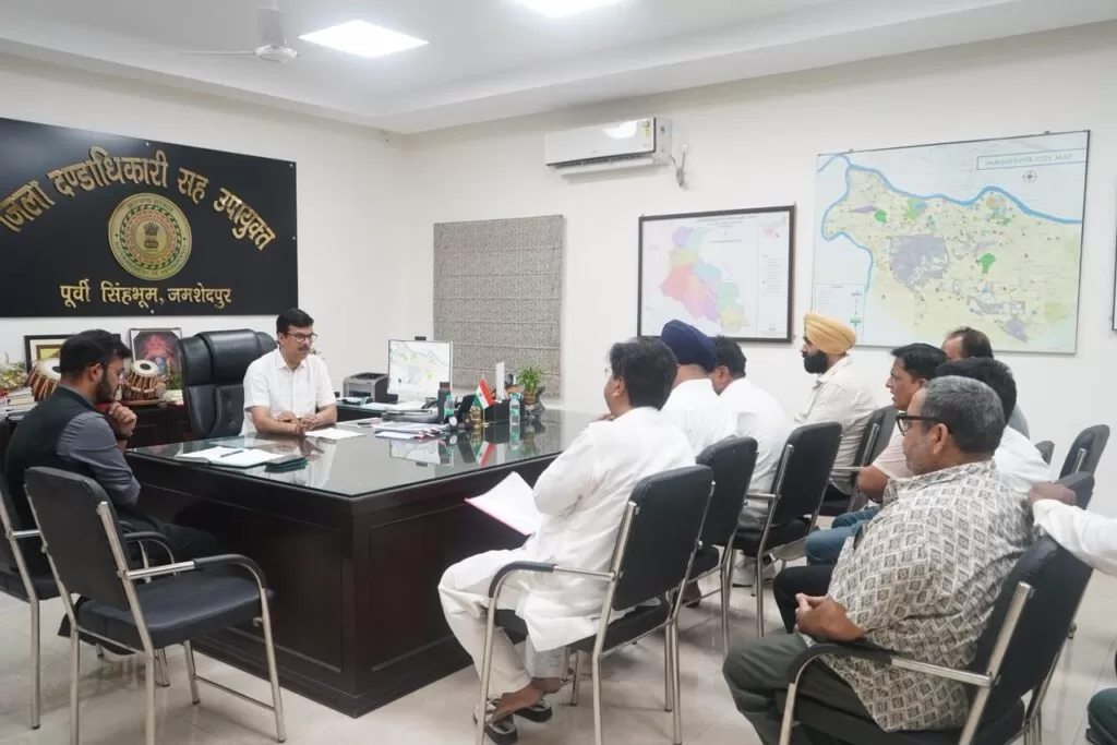 DM ने जनशिकायत निवारण दिवस में सुनीं समस्याएं त्वरित निष्पादन के दिए निर्देश 4 THE NEWS FRAME