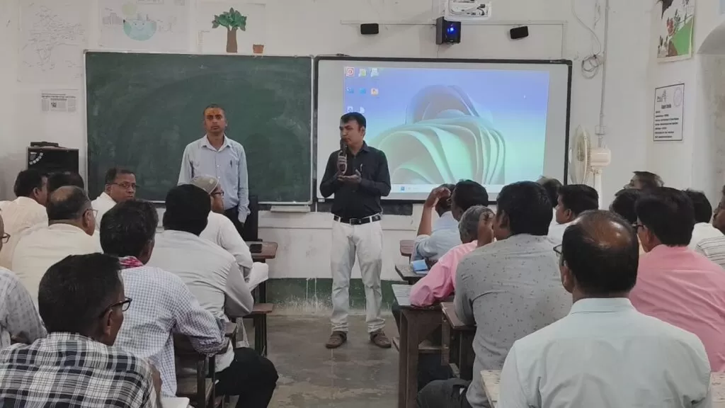 जनगणना को लेकर Sariya में तीन दिवसीय प्रशिक्षण शुरू बीडीओ ललित नारायण तिवारी ने लिया जायजा 4 THE NEWS FRAME