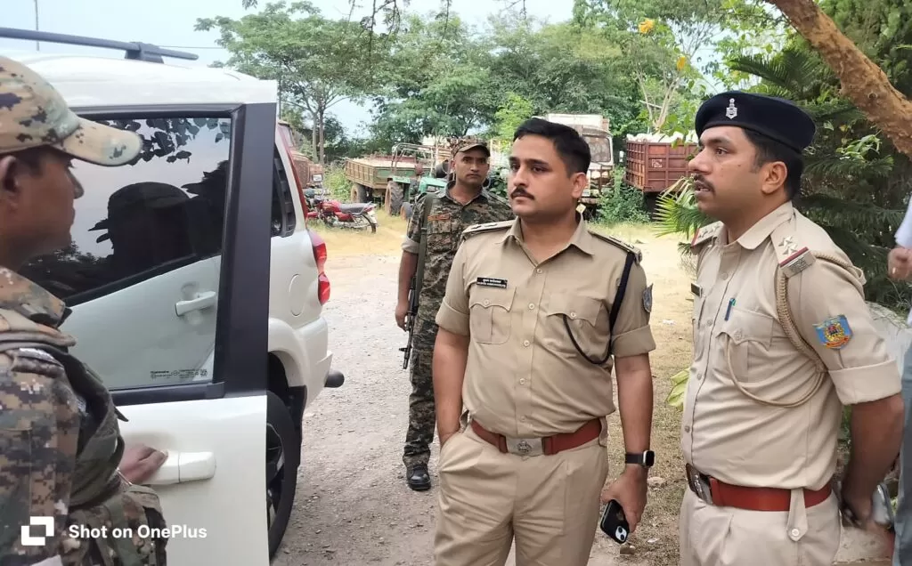 झारखंड पुलिस की सक्रियता Ghatshila में जन शिकायत निस्तारण और थाना निरीक्षण से मजबूत हुई कानून व्यवस्था 4 THE NEWS FRAME