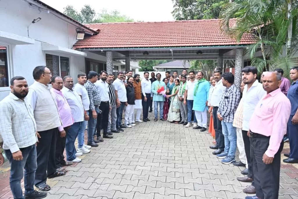सरिया में JMM को मिली बड़ी मजबूती, नगर अध्यक्ष शोभा देवी समेत 50 से अधिक लोग पार्टी में शामिल 6 THE NEWS FRAME