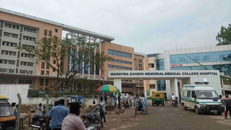 कोल्हान के सबसे बड़े अस्पताल MGM में बड़ा खुलासा: एनेस्थेसिया देने के बाद भी नहीं हुआ ऑपरेशन, घंटों बेहोश पड़ी रही मरीज, जानें हाल-ए-MGM