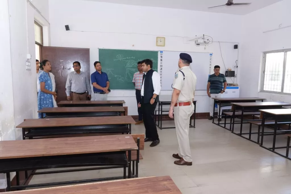 NEET (यूजी)-2026 को लेकर प्रशासन सतर्क परीक्षा केंद्रों का उपायुक्त ने किया निरीक्षण 5 THE NEWS FRAME