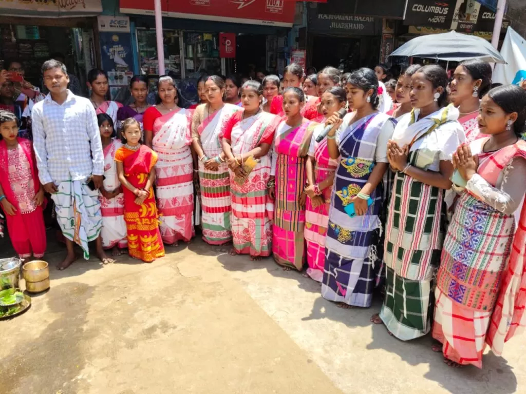 Rajnagar में पंडित रघुनाथ मुर्मू की जयंती मनाई गई माटी भाषा संस्कृति ही आदिवासी समाज की पहचान 4 THE NEWS FRAME