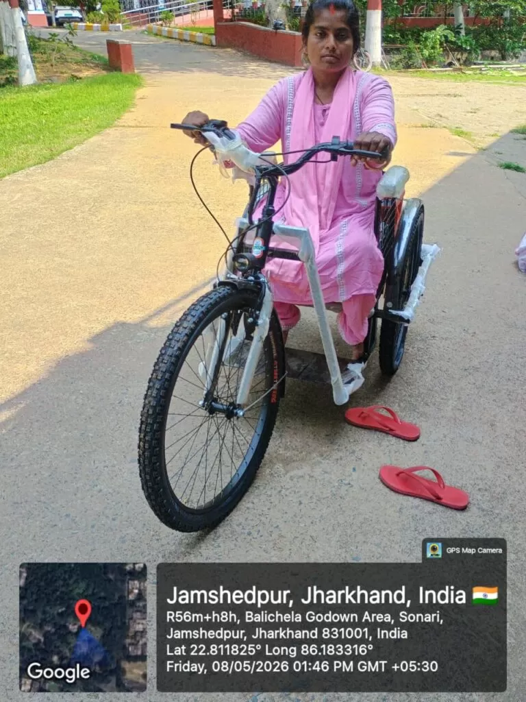 DM ने जन शिकायत निवारण दिवस में सुनी नागरिकों की समस्याएं ममता कुमारी को तत्काल ई-ट्राई साइकिल 4 THE NEWS FRAME