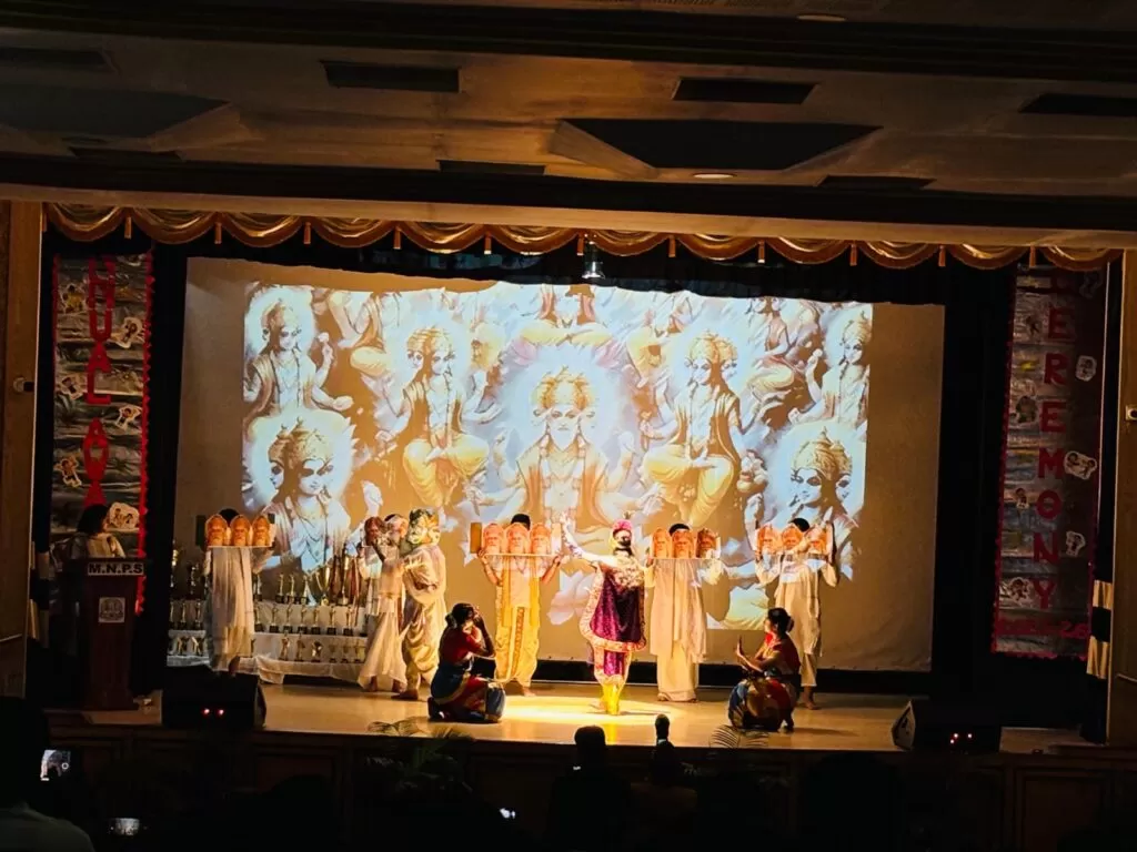 Motilal नेहरू पब्लिक स्कूल में मेधावी छात्रों का वार्षिक पुरस्कार वितरण समारोह 4 THE NEWS FRAME