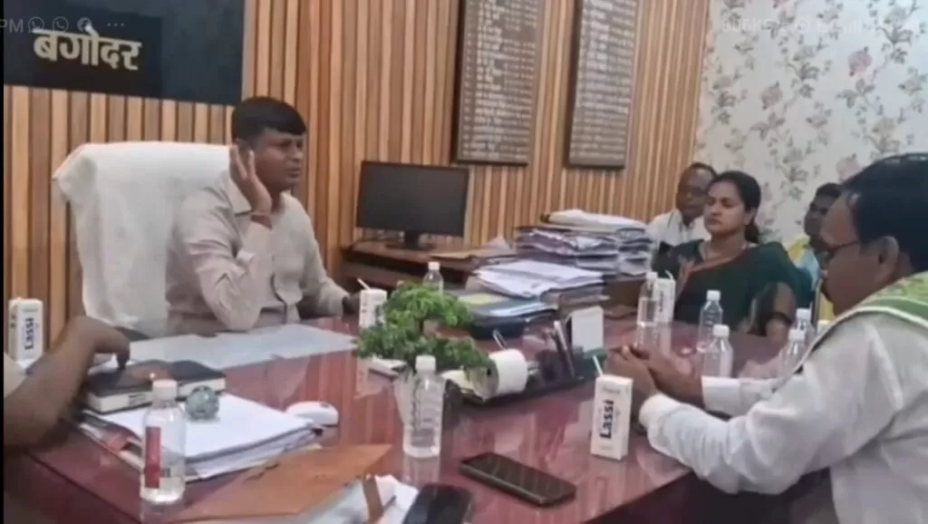 बगोदर में अतिक्रमण हटाने को लेकर प्रशासन सख्त, नेहरू चौक से शुरू होगा अभियान 5 THE NEWS FRAME