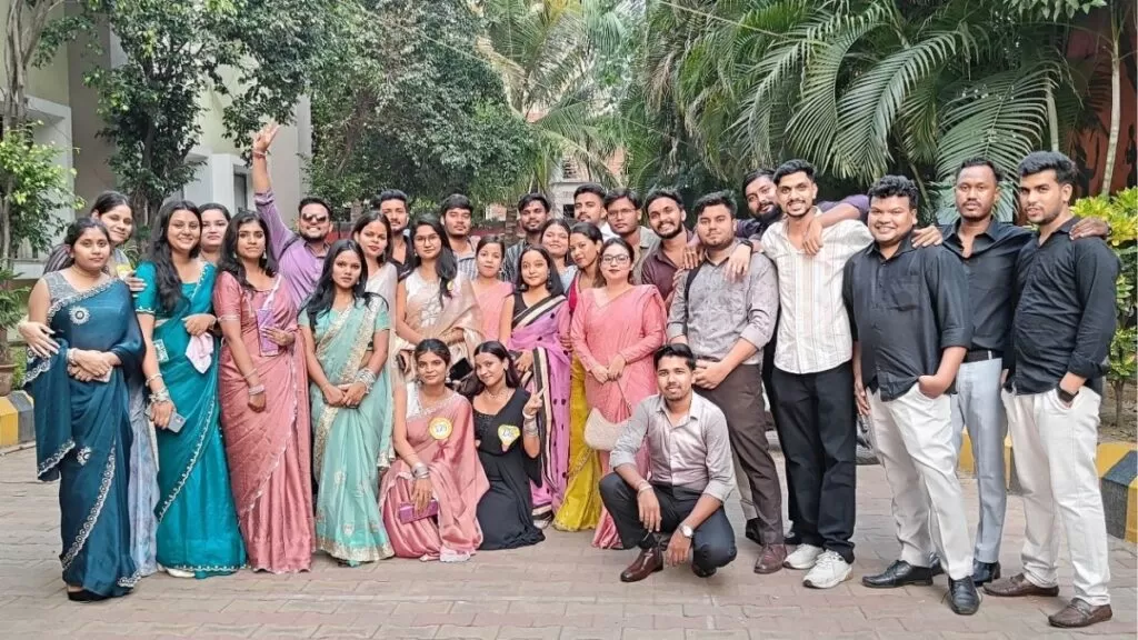 Srinath विश्वविद्यालय के स्कूल ऑफ कॉमर्स एंड मैनेजमेंट में अंतिम सत्र के विद्यार्थियों को दी गई भावभीनी विदाई 4 THE NEWS FRAME