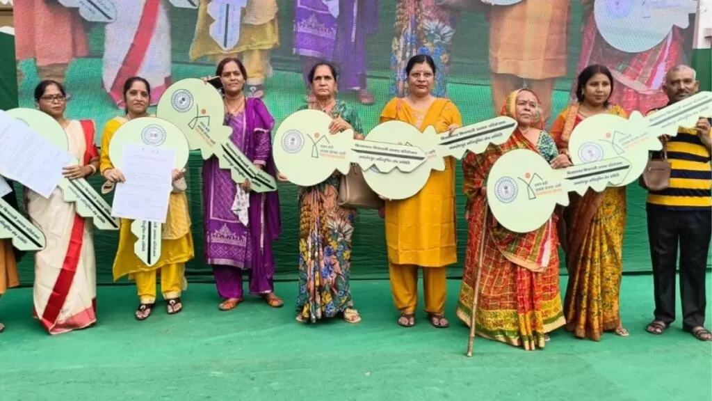 प्रधानमंत्री आवास योजना (शहरी) के तहत Birsanagar अफोर्डेबल हाउसिंग परियोजना का लोकार्पण 322 लाभुकों को मिली आवास की चाबी 5 THE NEWS FRAME