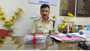 Jugsalai में पुलिस की बड़ी कार्रवाई देशी कट्टा और दो जिंदा गोलियों के साथ 17 वर्षीय बालक निरुद्ध गवाहों को प्रभावित करने की थी आशंका 23 THE NEWS FRAME