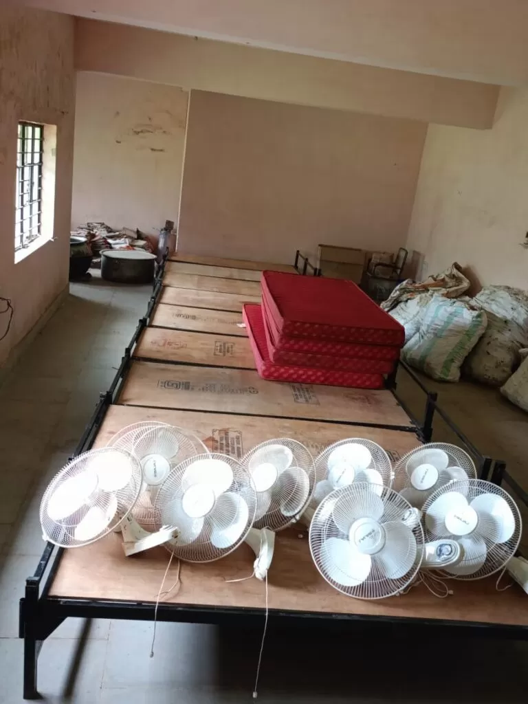 Kumardungi के एकलव्य विद्यालय चोरी कांड का पुलिस ने किया खुलासा चोरी का सामान बरामद दो आरोपी गिरफ्तार 4 THE NEWS FRAME