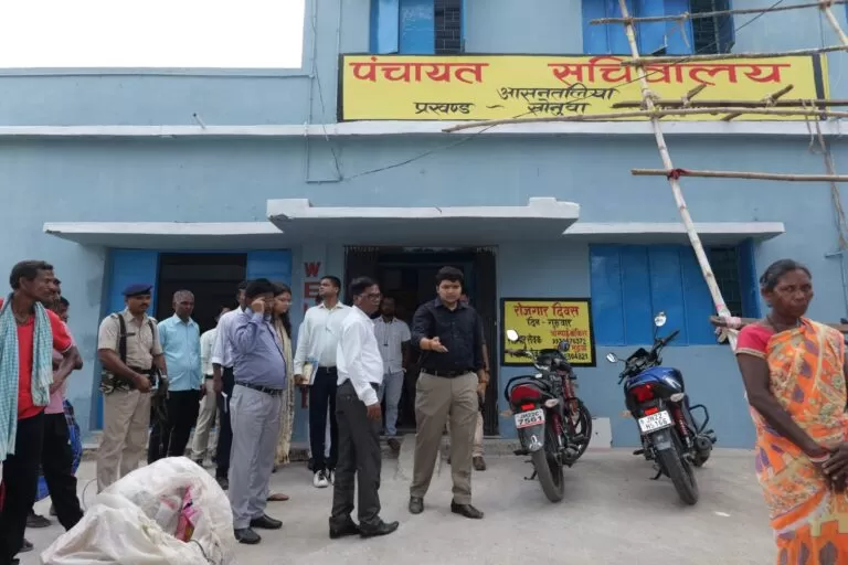 पंचायत सचिवालय और आयुष्मान आरोग्य मंदिर का उपायुक्त ने किया निरीक्षण, गुणवत्तापूर्ण सेवाएं सुनिश्चित करने के दिए निर्देश