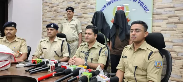 जमशेदपुर में 39 लाख रुपये की नकली सिगरेट बरामद, मानगो पुलिस ने दो तस्करों को दबोचा; तीन मास्टरमाइंड फरार 2 जमशेदपुर में 39 लाख रुपये की नकली सिगरेट बरामद, मानगो पुलिस ने दो तस्करों को दबोचा; तीन मास्टरमाइंड फरार